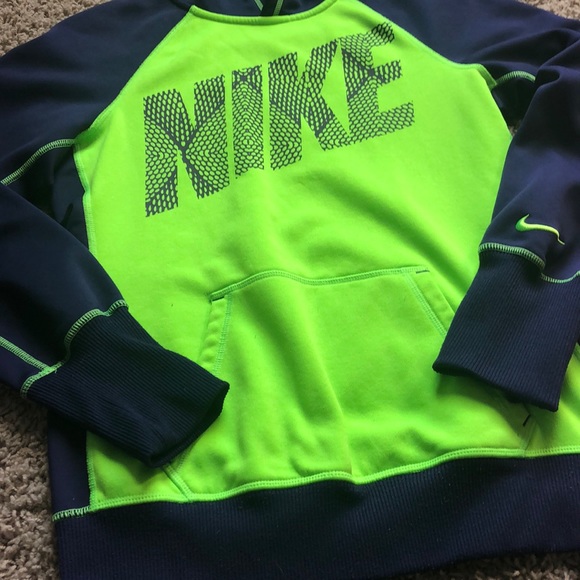 Nike Women’s Therma Fit Dri Fit hoodie - Picture 2 of 4